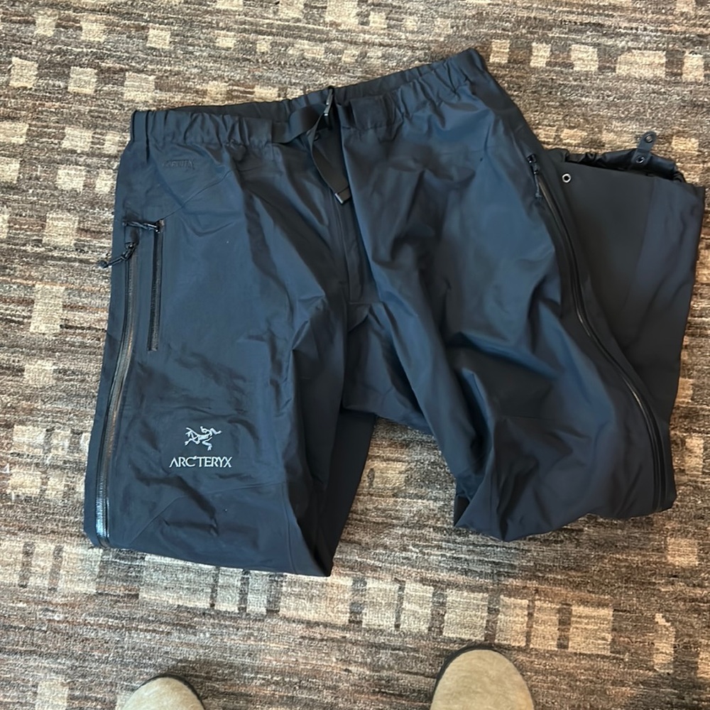 Men’s Arc’teryx Gore-tex Beta AR pant.